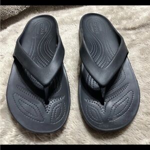 Crocs Iconic Comfort Kadee II Black Flip Flop Sandals Womens Size 11